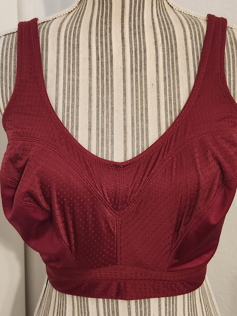 Parfait 32H(UK)/32K(US)  Burgundy/Red Full Coverage Sport Support Bra EUC